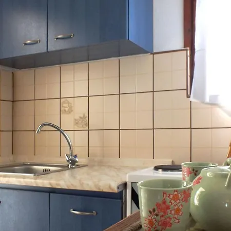 Apartament Christaras *